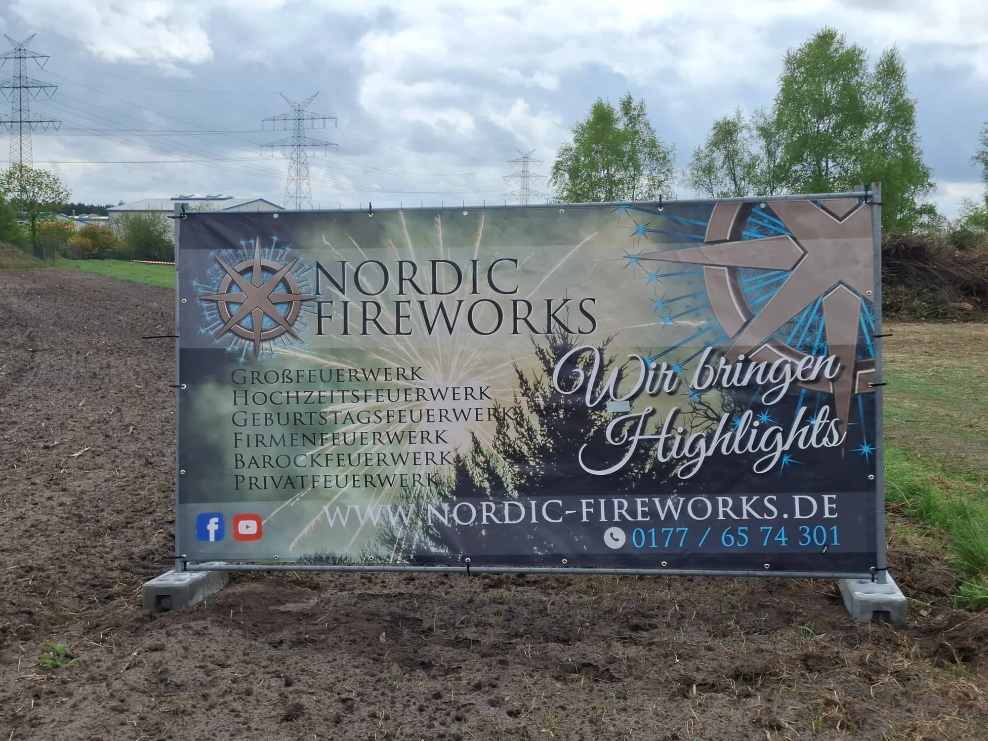 Feuerwerk zum Osterfeuer in Neuenkirchen am 19.04.2025