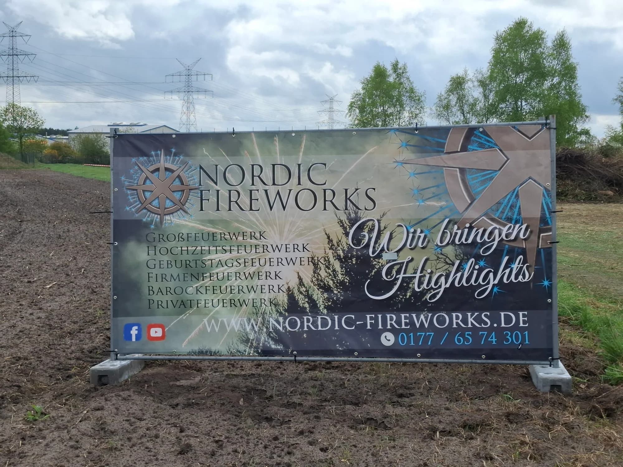 Feuerwerk zum Osterfeuer in Neuenkirchen am 19.04.2025